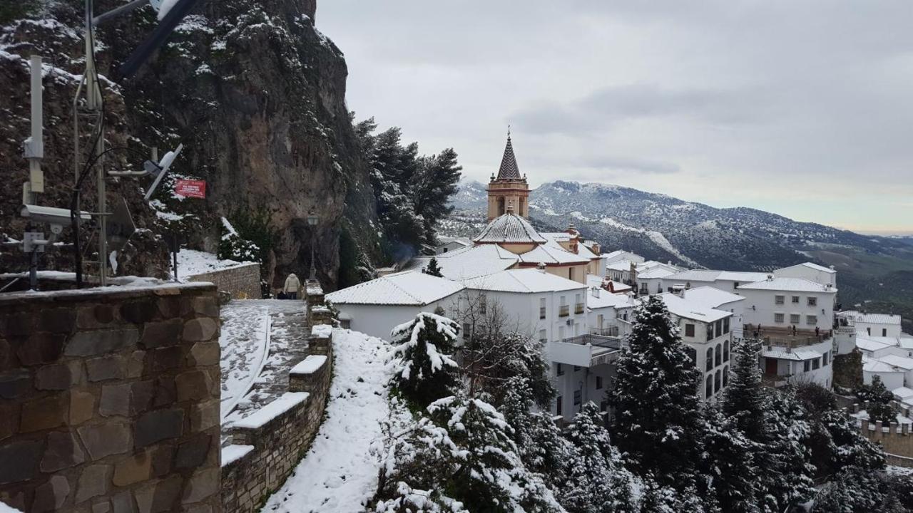Los Estribos Pensionat Zahara De La Sierra Exteriör bild